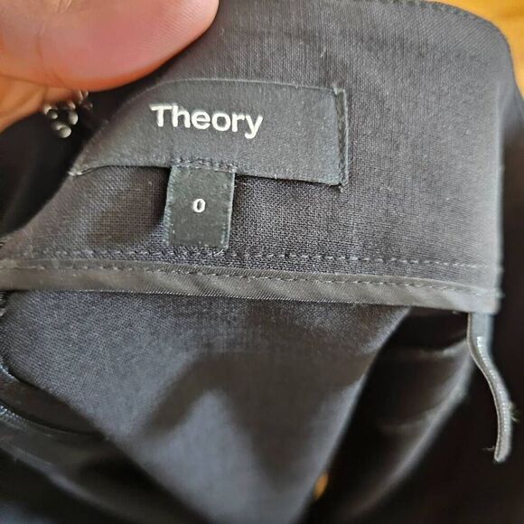 Theory Women's mini Pencil Skirt Virgin Wool size 0 - Picture 6 of 7